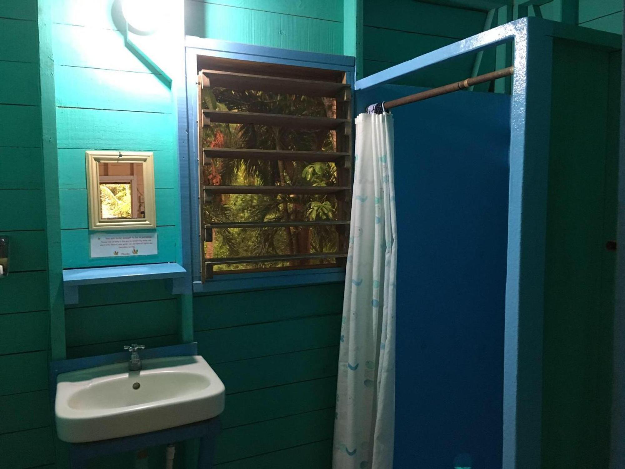 ווסט אנד Hotel Chillies And Native Sons Diving מראה חיצוני תמונה